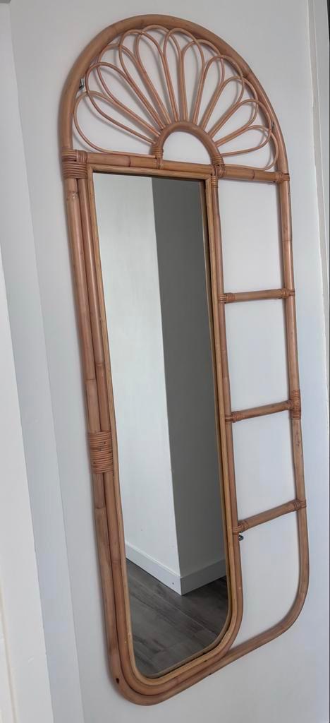 Mooie bamboe spiegel met ronde boog, Huis en Inrichting, Woonaccessoires | Spiegels, Gebruikt, 50 tot 75 cm, 150 tot 200 cm, Overige vormen