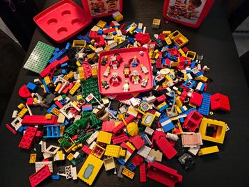 Berg oude Lego (uit je jaren 90) met minifigs