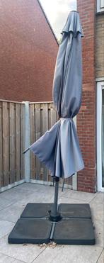 Parasol grijs, Tuin en Terras, Parasols, Ophalen of Verzenden, Zo goed als nieuw