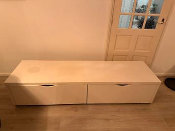 Witte kast met lades