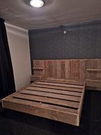 Mooi robuust zwevend bed gemaakt van gebruikt steigerhout., Tweepersoons, Ophalen of Verzenden, Zo goed als nieuw, 160 cm