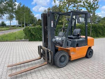 Nissan FJ02A25U 2.5 ton diesel triplo freelift heftruck beschikbaar voor biedingen
