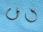 Halfopen oorringen met stekertjes 2 cm doorsnede zilver, Ophalen of Verzenden, Zo goed als nieuw, Knopjes of Stekers, Zilver