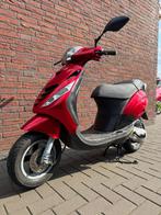 Piaggio zip 2takt, Fietsen en Brommers, Scooters | Piaggio, Zip, Ophalen of Verzenden, Zo goed als nieuw, Benzine