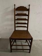Antieke houten stoel met hoge ruglening, Ophalen