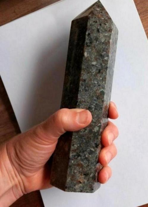 Grote Yooperliet punt of armbandjes, licht op bij UV lamp!, Verzamelen, Mineralen en Fossielen, Mineraal, Ophalen of Verzenden