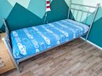 Metalen bed met spiraalbodem (maat 90x200), Ophalen, 85 tot 100 cm, Zo goed als nieuw, Matras