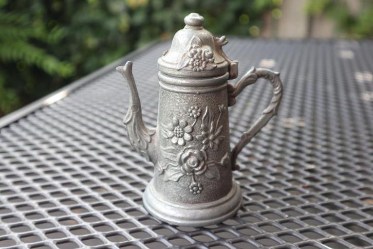 tinnen kannetje met bloemen met deksel tin gietijzer, Antiek en Kunst, Antiek | Tin, Ophalen of Verzenden