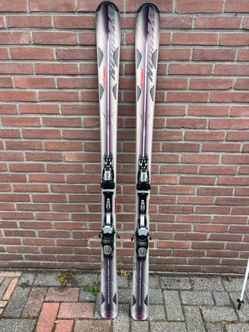 Pisteskies Atomic 164cm inclusief stokken en tas beschikbaar voor biedingen