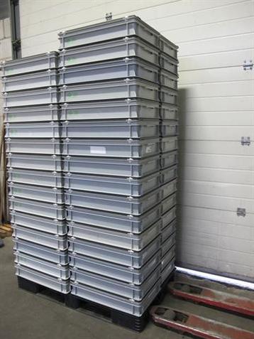 opslagbakken  Engels 15 stuks met deksel / h13 x 4 beschikbaar voor biedingen