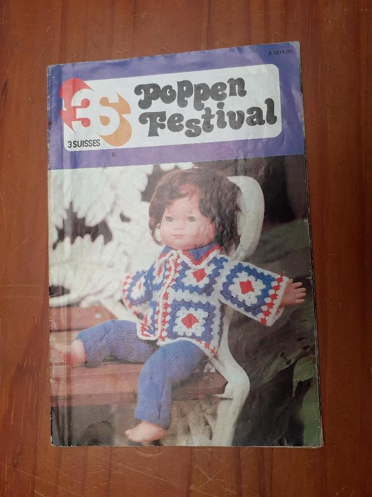 oud 3 suisses poppenfestival kleertjes breien barbie sasha, Verzamelen, Poppen, Gebruikt, Overige typen, Ophalen of Verzenden