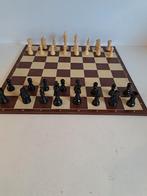 Houten schaakspel- leder schaakbord en damspel, Hobby en Vrije tijd, Ophalen of Verzenden, Zo goed als nieuw