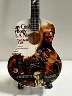 Johnny Cash tekst collage miniatuur gitaar van hout 25 cm