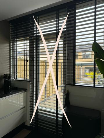 ZGAN 2x Veneta Harmony zwart houten jaloezieën beschikbaar voor biedingen