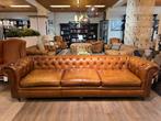 Stoere XL Chesterfield 4 zits bank Cognac Camel dik rundleer, Huis en Inrichting, Banken | Bankstellen, Ophalen of Verzenden, Gebruikt
