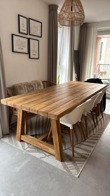 Eetkamer set beschikbaar voor biedingen