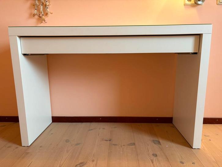 Malm kap/toilet tafel/bureau/sidetable met grote lade, Huis en Inrichting, Tafels | Kaptafels, Zo goed als nieuw, Ophalen