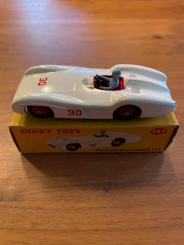 Dinky Toys 1:43 Mercedes Racing Car 237 MINT en doosje MINT beschikbaar voor biedingen