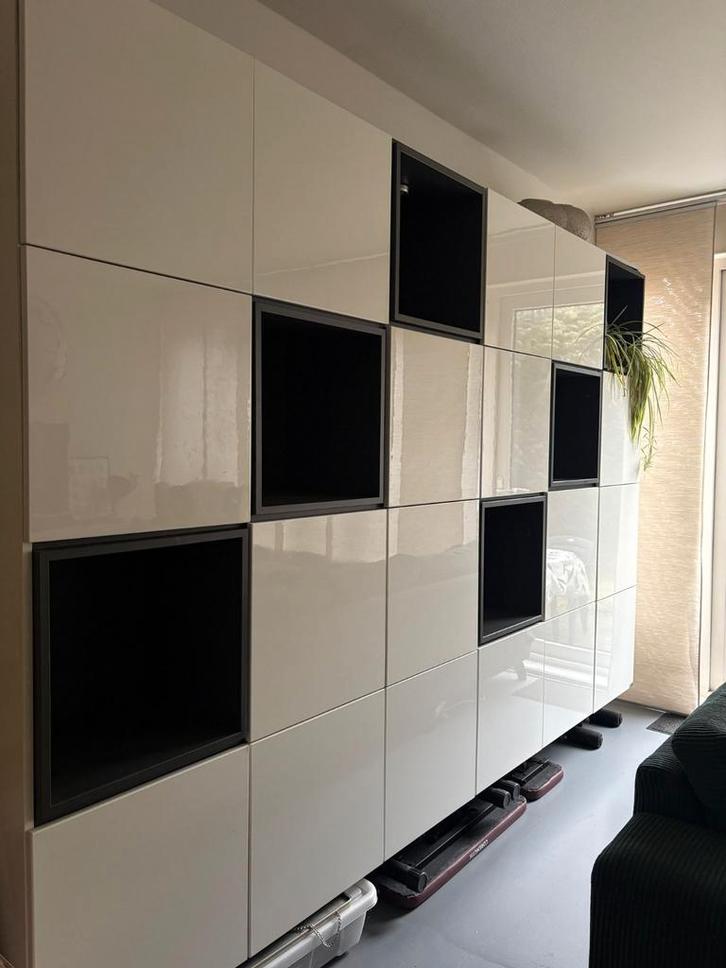 Prachtige Wandkast hoogglans gespoten lak veel opbergruimte!, Huis en Inrichting, Kasten | Boekenkasten, 200 cm of meer, 25 tot 50 cm