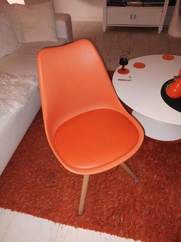 VIER stuks kuipstoelen.