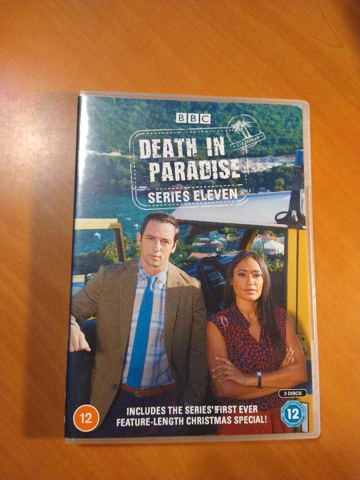3-DVD Death in Paradise. Series eleven. + 4 postcards, Cd's en Dvd's, Dvd's | Thrillers en Misdaad, Zo goed als nieuw, Detective en Krimi