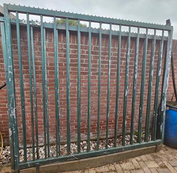Grote gegalvaniseerde dubbele poort beschikbaar voor biedingen
