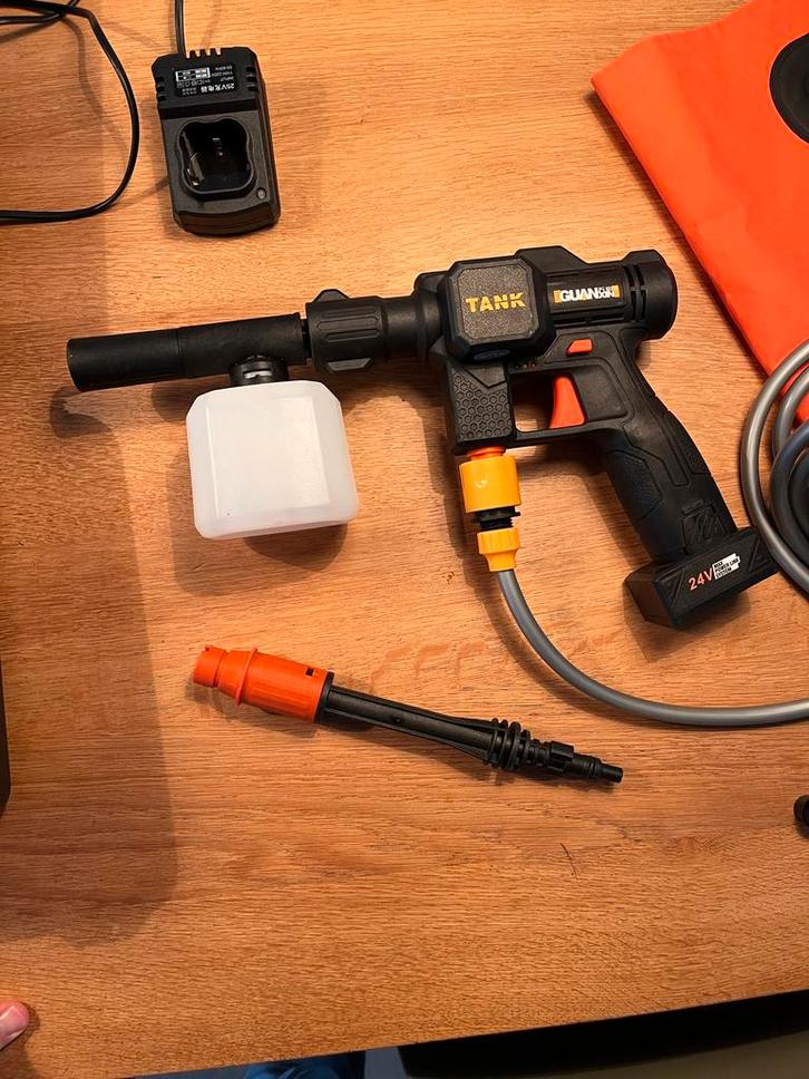 Mobiele Hogedrukspuit 24V, Tuin en Terras, Hogedrukreinigers, Zo goed als nieuw, Accu, Met regelbare waterdruk, Ophalen of Verzenden