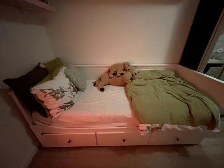 Uitschuifbed IKEA, Huis en Inrichting, Slaapkamer | Bedden, Zo goed als nieuw, Eenpersoons, 90 cm, 210 cm, Hout, Wit, Verstelbaar