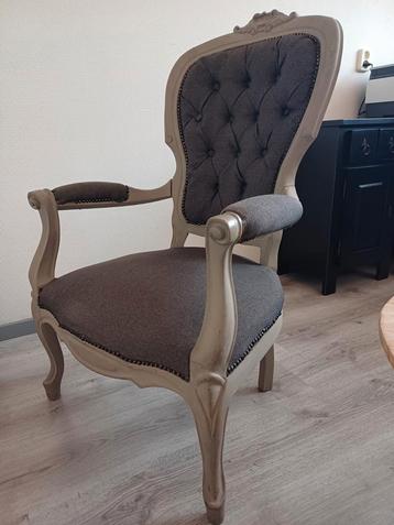 Antieke stoel/fauteuil grijs beschikbaar voor biedingen