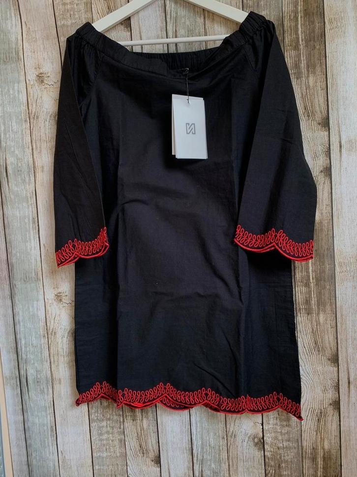 Nikkie gave nieuwe Off-shoulder dress (Maat 38), Kleding | Dames, Jurken, Nieuw, Maat 38/40 (M), Zwart, Boven de knie, Verzenden