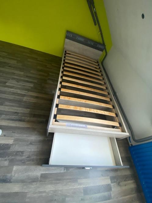Stoer kinderbed met opberglade, Kinderen en Baby's, Kinderkamer | Bedden, Zo goed als nieuw, 180 cm of meer, 85 tot 100 cm, Lattenbodem