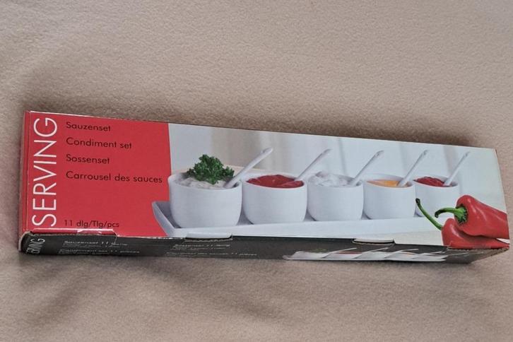 Porselein 11 delige sauzenset, Huis en Inrichting, Keuken | Servies, Nieuw, Schaal of Schalen, Overige stijlen, Porselein, Ophalen of Verzenden
