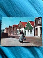 Ansichtkaart Oud Urk - Vrouw in klederdracht, Verzamelen, Ophalen of Verzenden, 1960 tot 1980, Gelopen, Flevoland