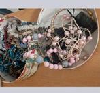 Volle doosje vintage kettingen en armbanden, Ophalen of Verzenden