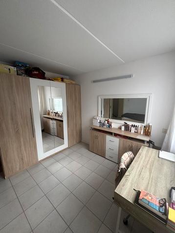 4-DELIGE KAMERSET ZSM WEG! beschikbaar voor biedingen