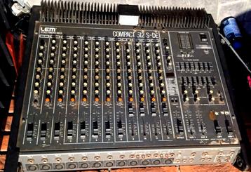 Lem powered sound console met effects en Equaliser beschikbaar voor biedingen