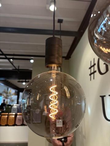 Hang lamp beschikbaar voor biedingen