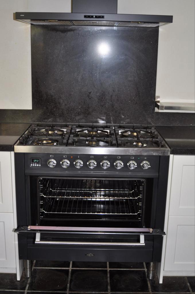 Vrijstaand gasfornuis met 6 kookzones, Witgoed en Apparatuur, Fornuizen, Gebruikt, Vrijstaand, Gas, 5 kookzones of meer, 85 tot 90 cm