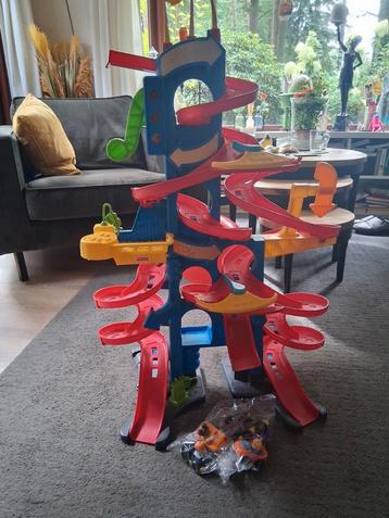 Fisher-Price garage met 5 autootjes  beschikbaar voor biedingen