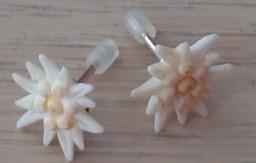 Trachten oorbellen Edelweiss uit Hirshorn uniek paar, Sieraden, Tassen en Uiterlijk, Oorbellen, Zo goed als nieuw, Knopjes of Stekers