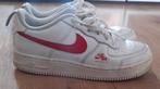 Nike Air Force 1 wit met rood maat 38, Kleding | Dames, Schoenen, Ophalen of Verzenden, Gedragen, Wit, Sneakers of Gympen