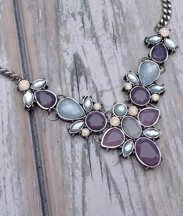 HelloGoodbye Nw Ketting Pastel steentjes  beschikbaar voor biedingen