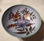 Flora Gouda schaal op voet type Iris 1610 / plateel, Ophalen