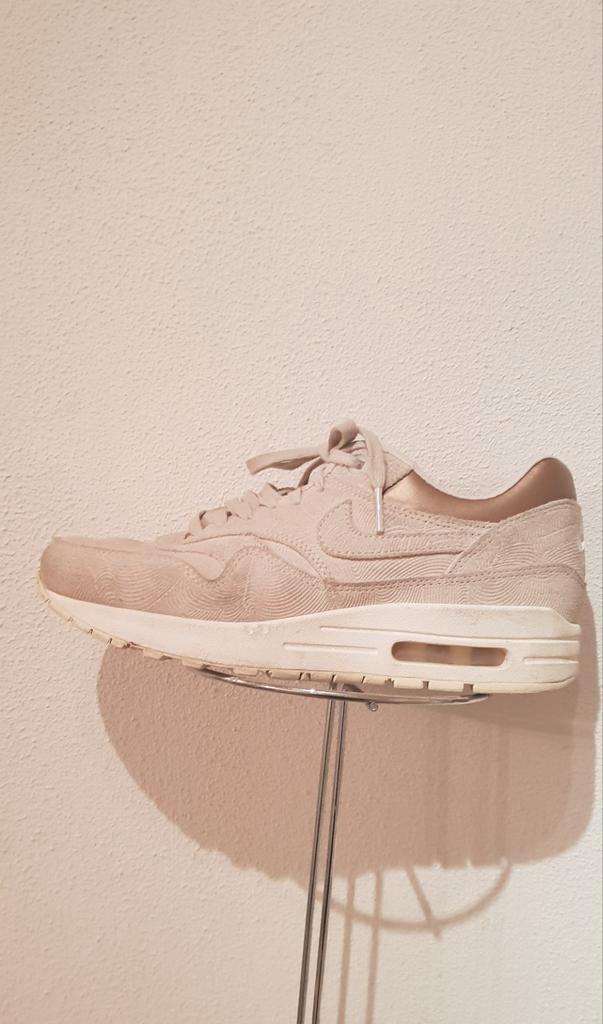 Nike Air Max 1 Grijs/Beige - Maat 36.5, Kleding | Dames, Schoenen, Zo goed als nieuw, Sneakers of Gympen, Grijs, Ophalen of Verzenden