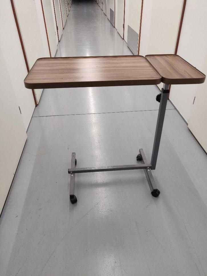 Verrijdbare overbedtafel / bijzettafel – stevig & netjes, Huis en Inrichting, Tafels | Bijzettafels, Zo goed als nieuw, Rechthoekig