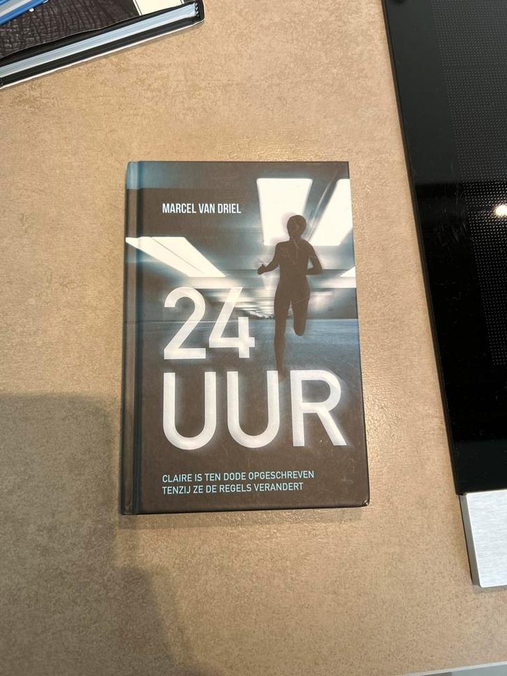 24 UUR - Marcel van Driel (Zo Goed Als Nieuw), Boeken, Thrillers, Zo goed als nieuw, Nederland, Ophalen of Verzenden
