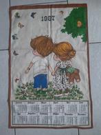 Gordijntje voor handdoekrek kalender 1987 afmeting 70 bij 45, Antiek en Kunst, Ophalen of Verzenden
