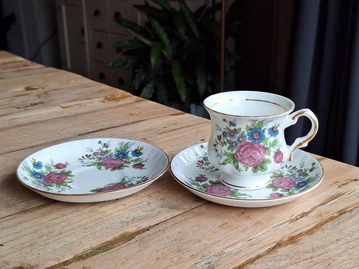 Balmoral Kop & Schotel + Extra Schotel, Huis en Inrichting, Keuken | Servies, Gebruikt, Kop(pen) en/of Schotel(s), Overige stijlen