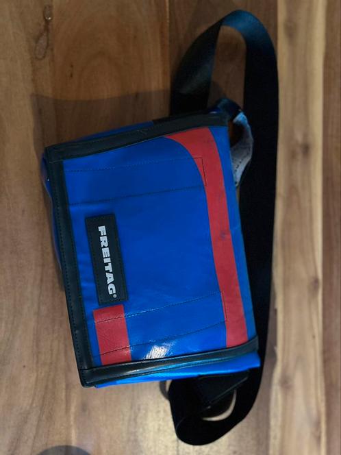 Freitag Lassie F11 in nieuwstaat, Sieraden, Tassen en Uiterlijk, Tassen | Schoudertassen, Zo goed als nieuw, Overige merken, Blauw