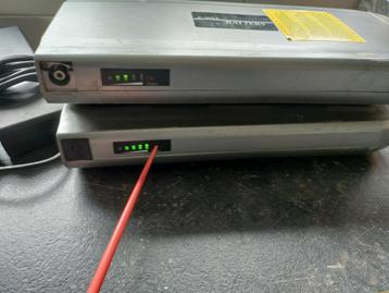 2x vogue accu met oplader beschikbaar voor biedingen